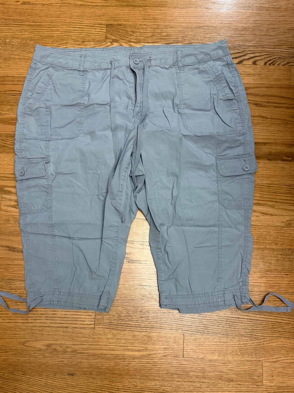 St. John’s Bay Quality Apparel Women’s 22W Gray Cargo Capri Pants